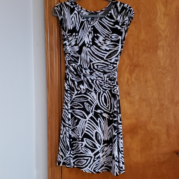 Dress - Picture 5 of 6